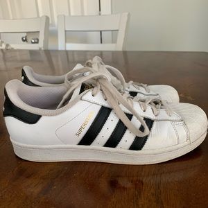 unisex black and white Adidas superstars